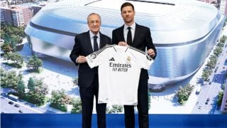 Xabi Alonso y Florentino Pérez. (Realmadrid.com)