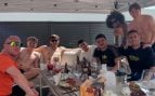Fran García junto a sus ex compañeros del Rayo Vallecano. (@balliu)