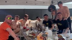 Fran García junto a sus ex compañeros del Rayo Vallecano. (@balliu)