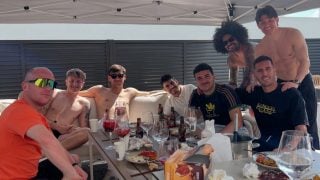 Fran García junto a sus ex compañeros del Rayo Vallecano. (@balliu)