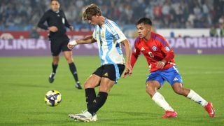Nico Paz en el Chile – Argentina. (GETTY)