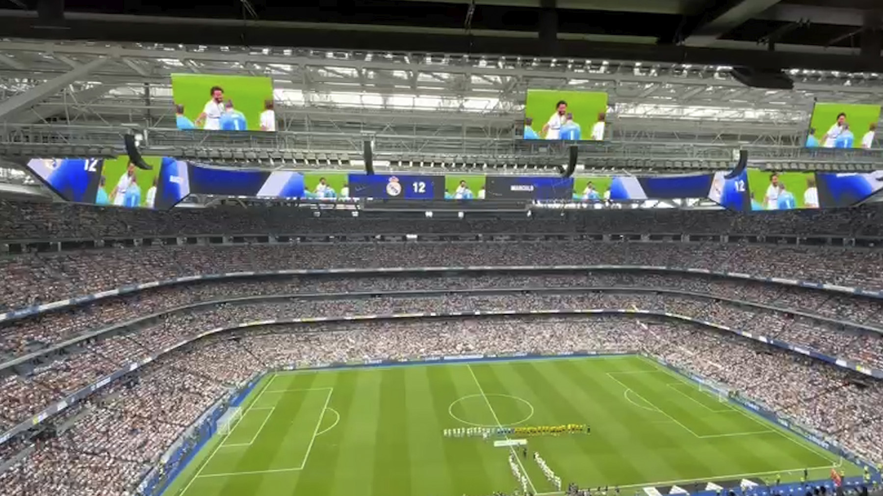 El Bernabéu se rinde a las leyendas del Real Madrid con ovaciones de ...