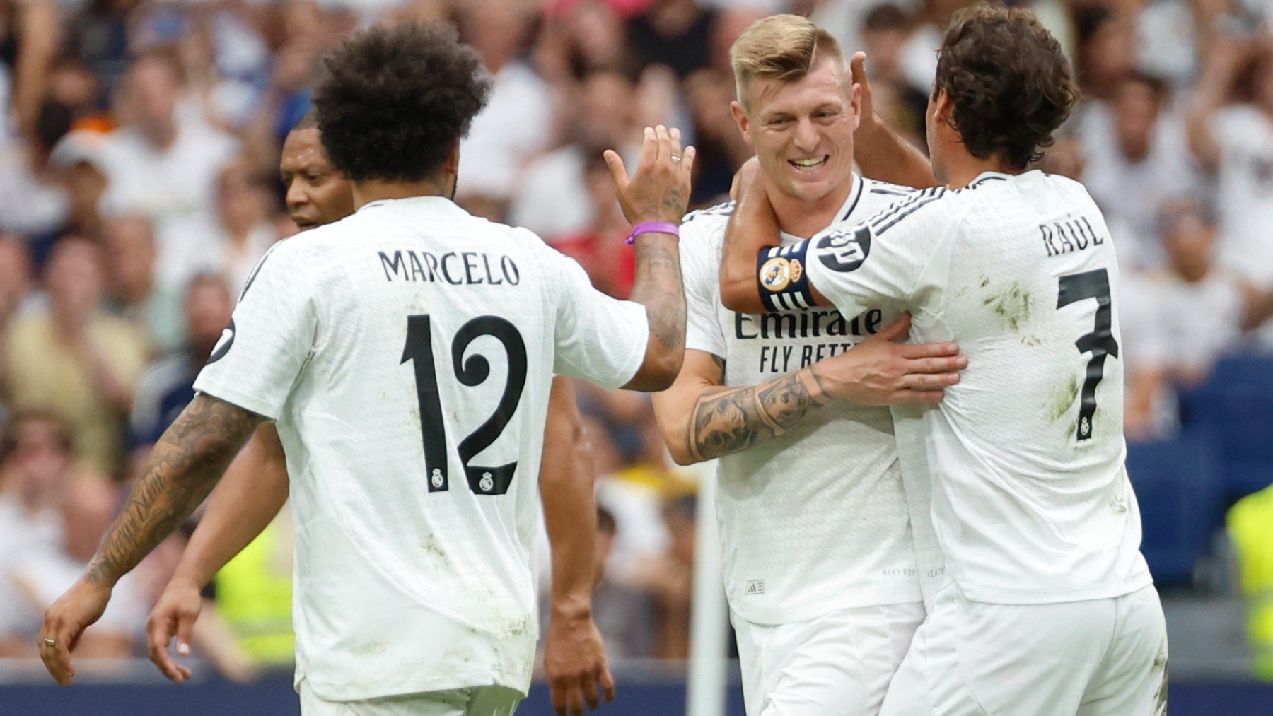 Las leyendas del Real Madrid vuelven a deleitar al Bernabéu con su magia