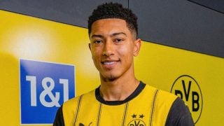 Jobe Bellingham posa con la camiseta del Borussia Dortmund. (BVB)