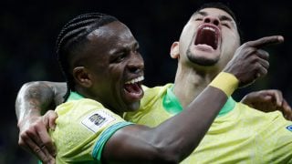Vinicius celebra su gol con Brasil ante Paraguay que les mete en el Mundial. (EFE)