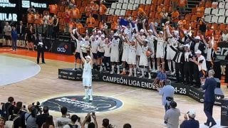 Llull levantó un nuevo trofeo de Liga.