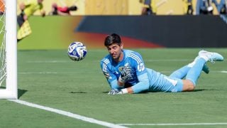 Courtois ante el PSG. (EFE)