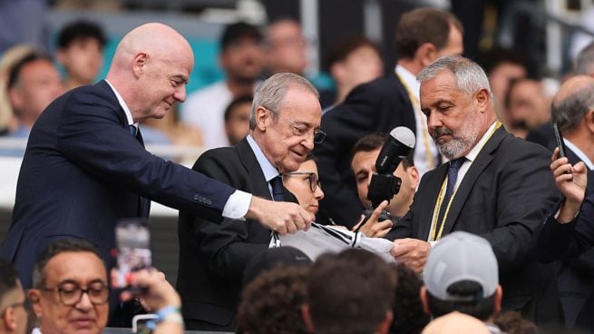 Florentino Pérez e Infantino, en un partido del Real Madrid en el Mundial de Clubes. (Getty Images)