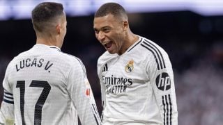 Kylian Mbappé y Lucas Vázquez celebrando un gol con el Real Madrid. (Europa Press)
