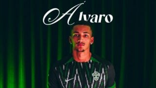 Álvaro Rodríguez con la camiseta del Elche. (elchecf.es)