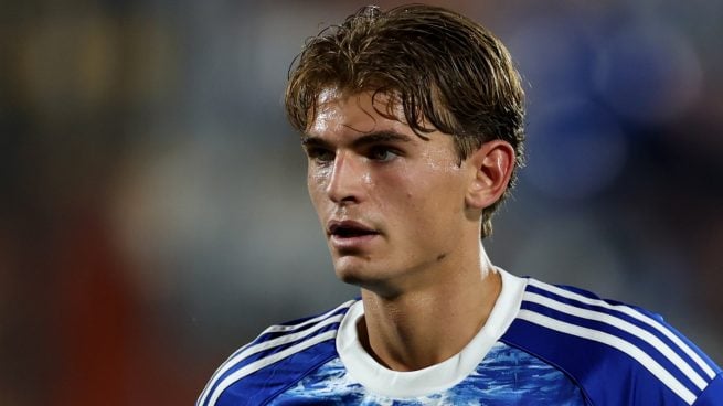 Nico Paz, luciendo la camiseta del Como