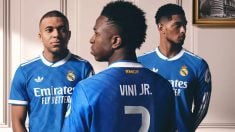 Mbappé, Vinicius y Bellingham con la nueva camiseta del Madrid. (Realmadrid.com)