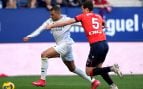 Kylian Mbappé encara a Jorge Herrando en el último duelo entre Osasuna y Real Madrid.