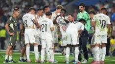 Xabi Alonso instruye a sus jugadores en el Real Madrid-Osasuna. (Getty)
