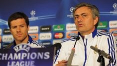 Xabi Alonso y José Mourinho, en rueda de prensa. (Getty)