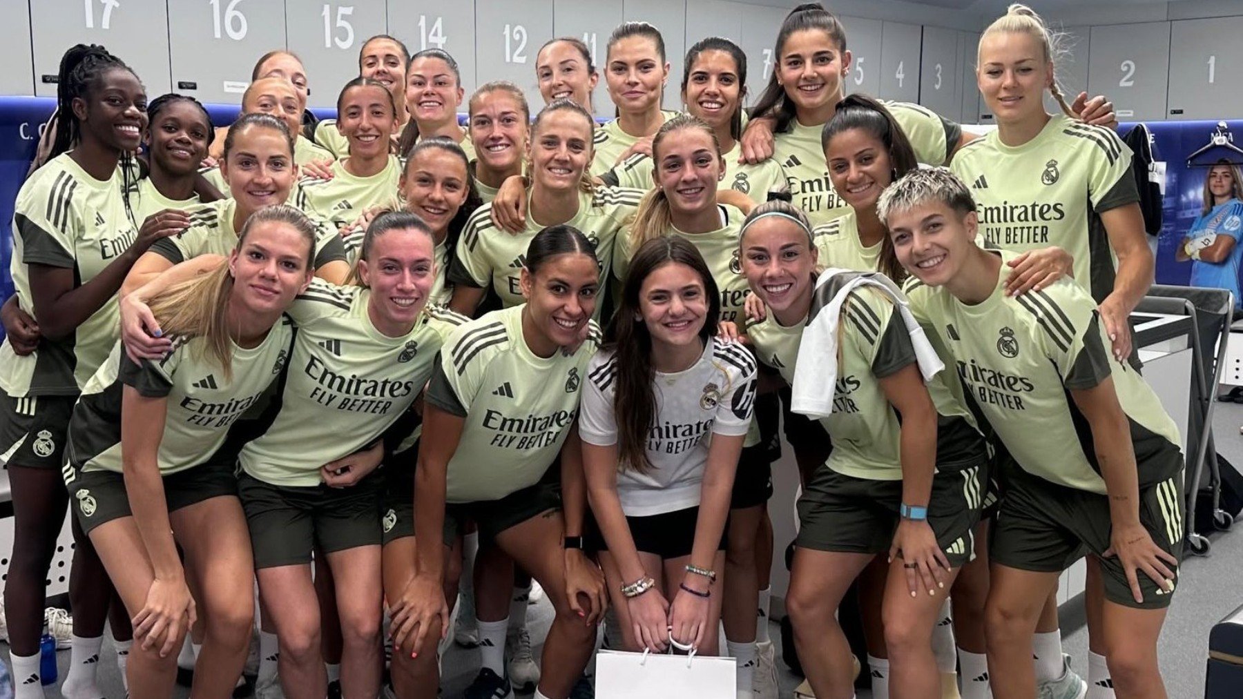 La mujer y la hija de Xabi Alonso visitan al equipo femenino del Real Madrid: «Merecen todo el ánimo»