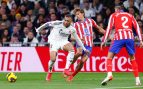 Mbappé y Marcos Llorente, en el Atlético-Real Madrid. (Europa Press)