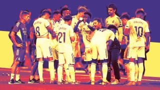 Xabi Alonso y los jugadores del Real Madrid.