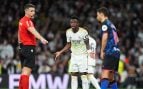 Vinicius Junior protesta una acción a Díaz de Mera.