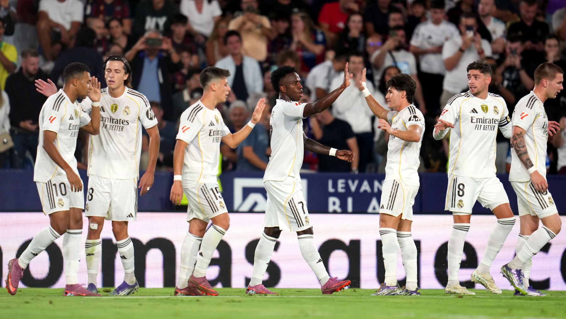 El Real Madrid sentencia con doblete de Mbappé tras el golazo a lo Modric de Vinicius