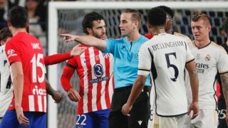 Alberola Rojas, en un derbi. (EFE)