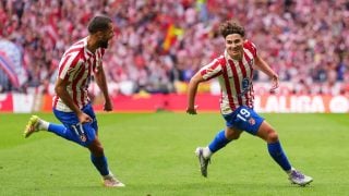 Julián Álvarez celebra un gol en el derbi. (Getty)