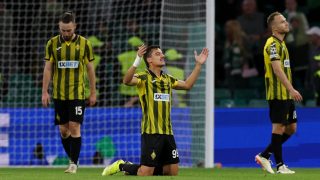 Los jugadores del Kairat celebran su clasificación para la Champions League. (Getty)