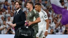 Mbappé se retira lesionado. (EFE)