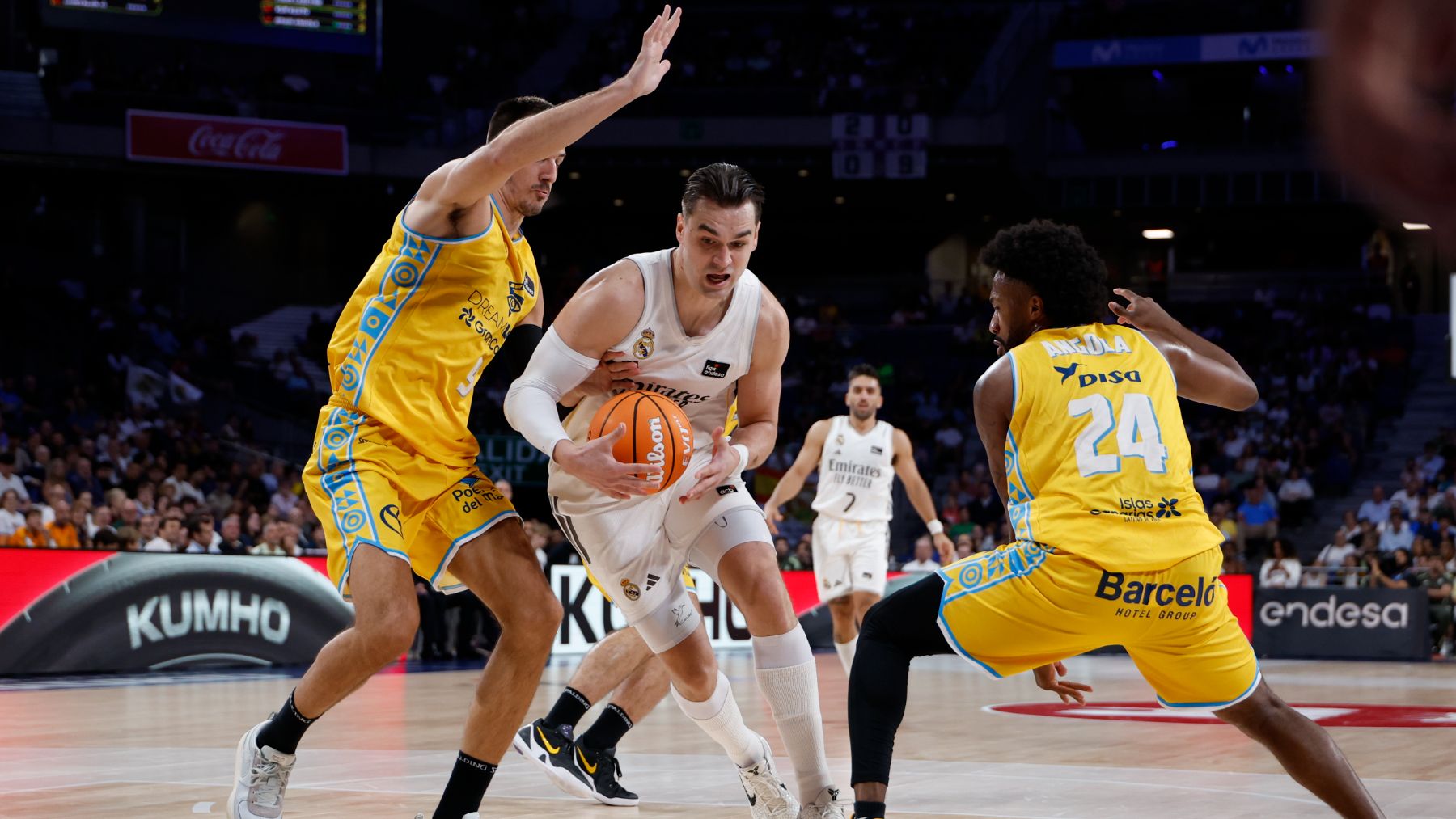 El Real Madrid se hace fuerte en el Palacio ganando al Gran Canaria en su estreno liguero