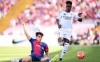 Pau Cubarsí, frente a Vinicius.
