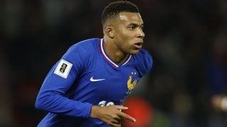 Mbappé celebra su gol con Francia frente a Azerbaiyán. (EFE)