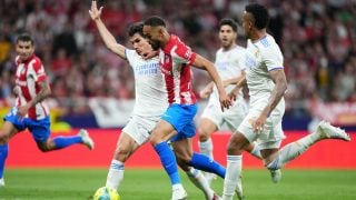 Jesús Vallejo disputa el balón en un partido ante el Atlético de Madrid. (Getty)