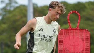Huijsen, durante un entrenamiento con el Real Madrid. (realmadrid.com)