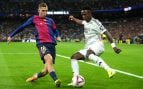 Fermín López y Vinicius pelean por un balón en el último Clásico en el Santiago Bernabéu.