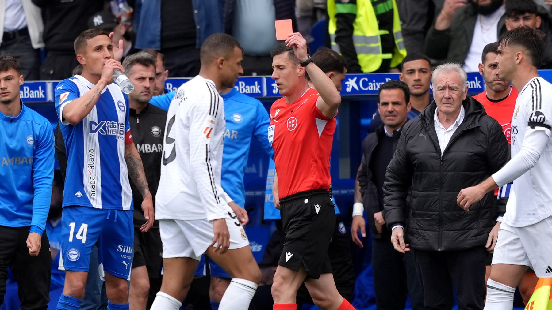 Alarma en el Clásico por Soto Grado: de expulsar a Vinicius y Mbappé al penalti fantasma del derbi