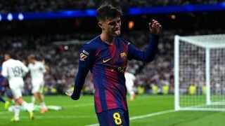 Pedri se lamenta en el Bernabéu. (Getty)