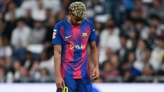 Lamine Yamal abatido en el Bernabéu. (Getty)