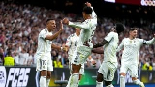 Los jugadores del Real Madrid celebran el gol de Mbappé en el Clásico. (Getty)