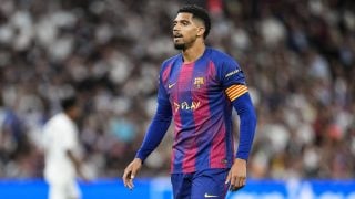 Ronald Araujo no defiende a Lamine Yamal. (Europa Press)