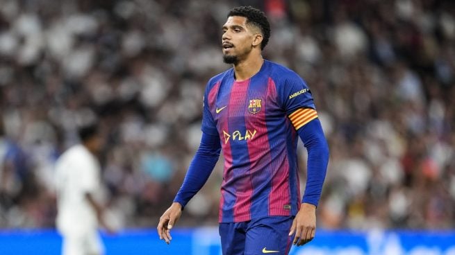 Ronald Araujo no defiende a Lamine Yamal. (Europa Press)