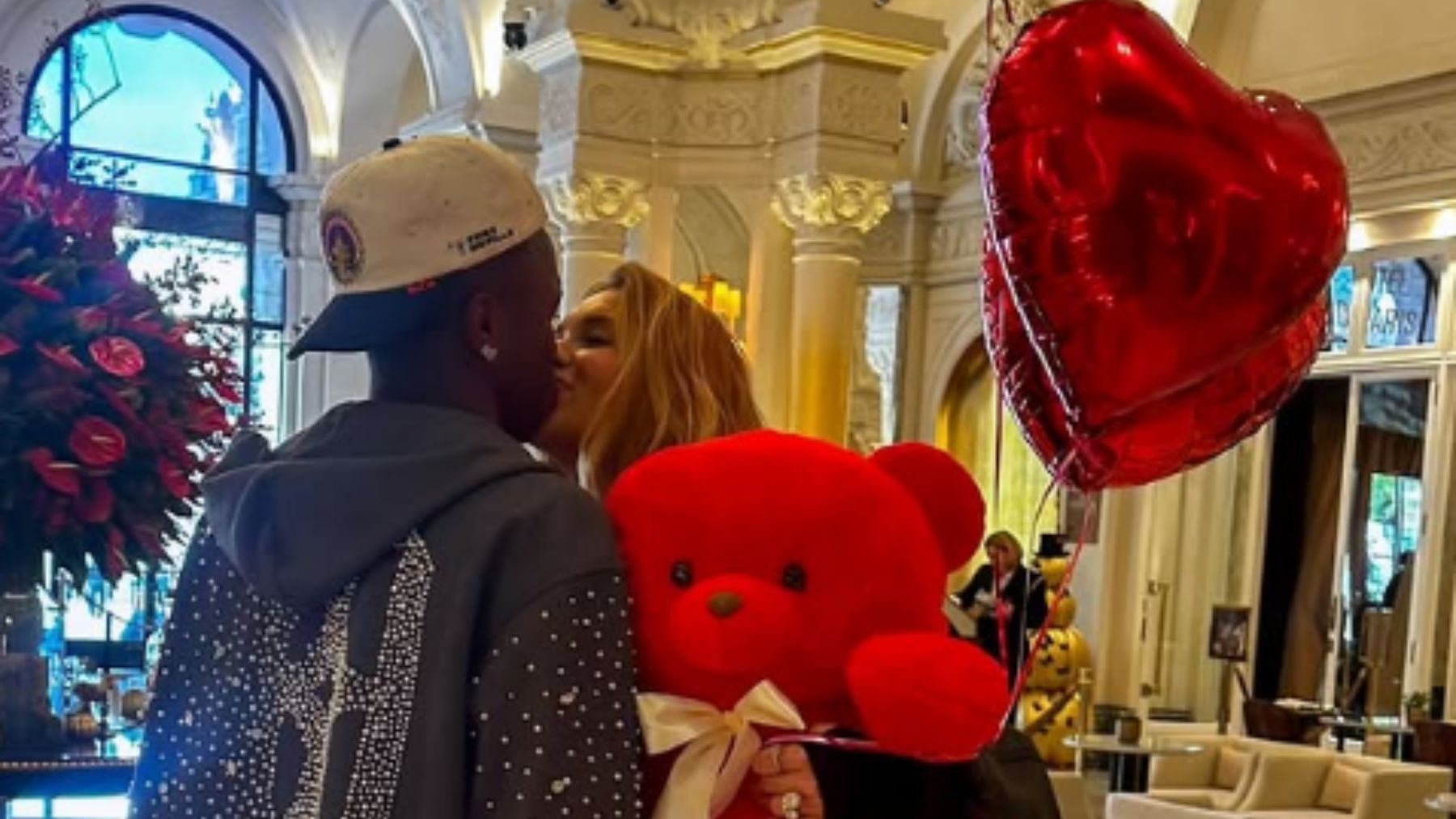 Vinicius confirma su romance con una famosa influencer publicando varias fotos íntimas