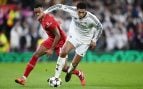 Jude Bellingham controla el balón durante el último Liverpool-Real Madrid.