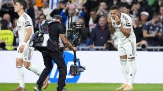 Mbappé celebrando uno de sus goles en el Real Madrid-Valencia. (Europa Press))