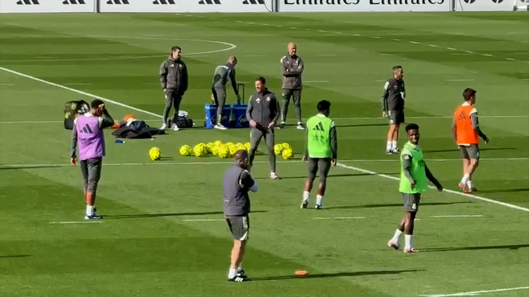 Pura intensidad: Xabi Alonso es un ‘jugador’ más en el entrenamiento del Real Madrid