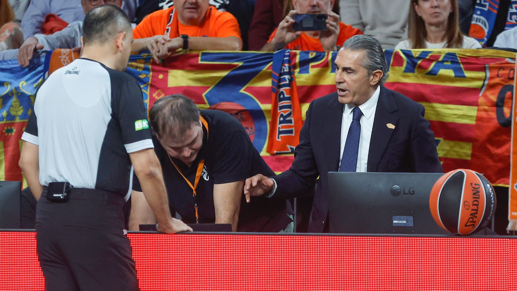 El Real Madrid firma bajo protesta el acta de partido contra Valencia Basket