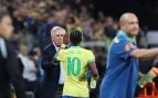 Vinicius Júnior y Carlo Ancelotti, en un partido con Brasil. (Getty Images)