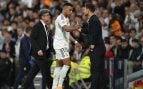 Saludo entre Kylian Mbappé y Xabi Alonso.