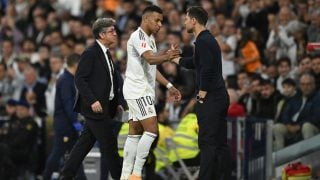 Saludo entre Kylian Mbappé y Xabi Alonso. (Getty)