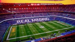 El Estadio Santiago Bernabéu, listo para el desembarco de la NFL en España. (EFE)