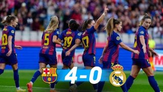 Las jugadoras del Barcelona celebran un gol de Pajor.